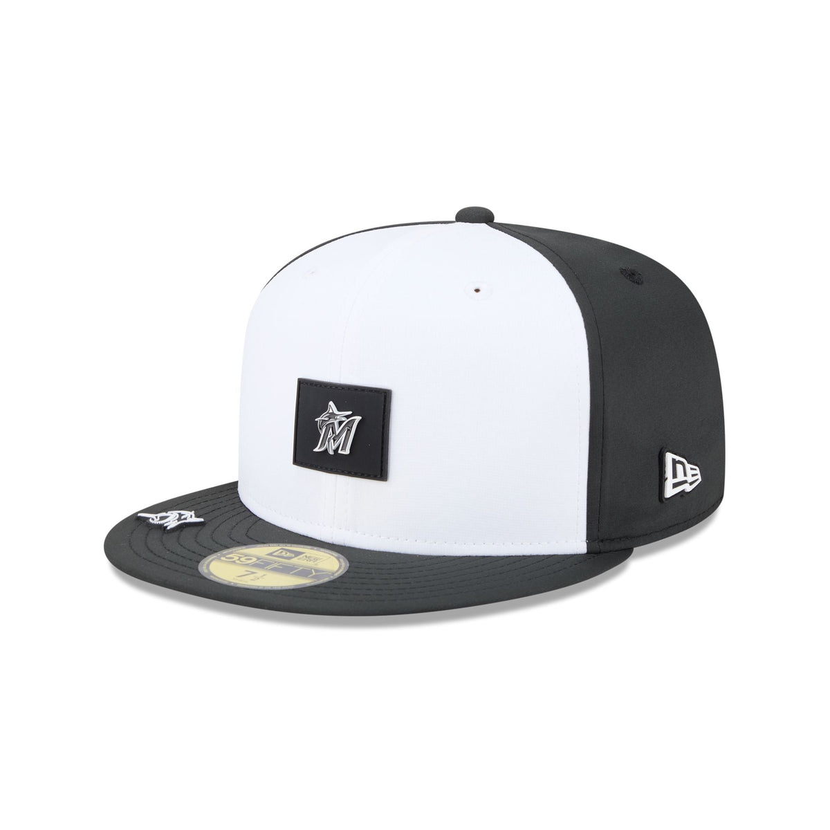 Miami Marlins 2026 Clubhouse Black & White 59FIFTY Fitted Hat
