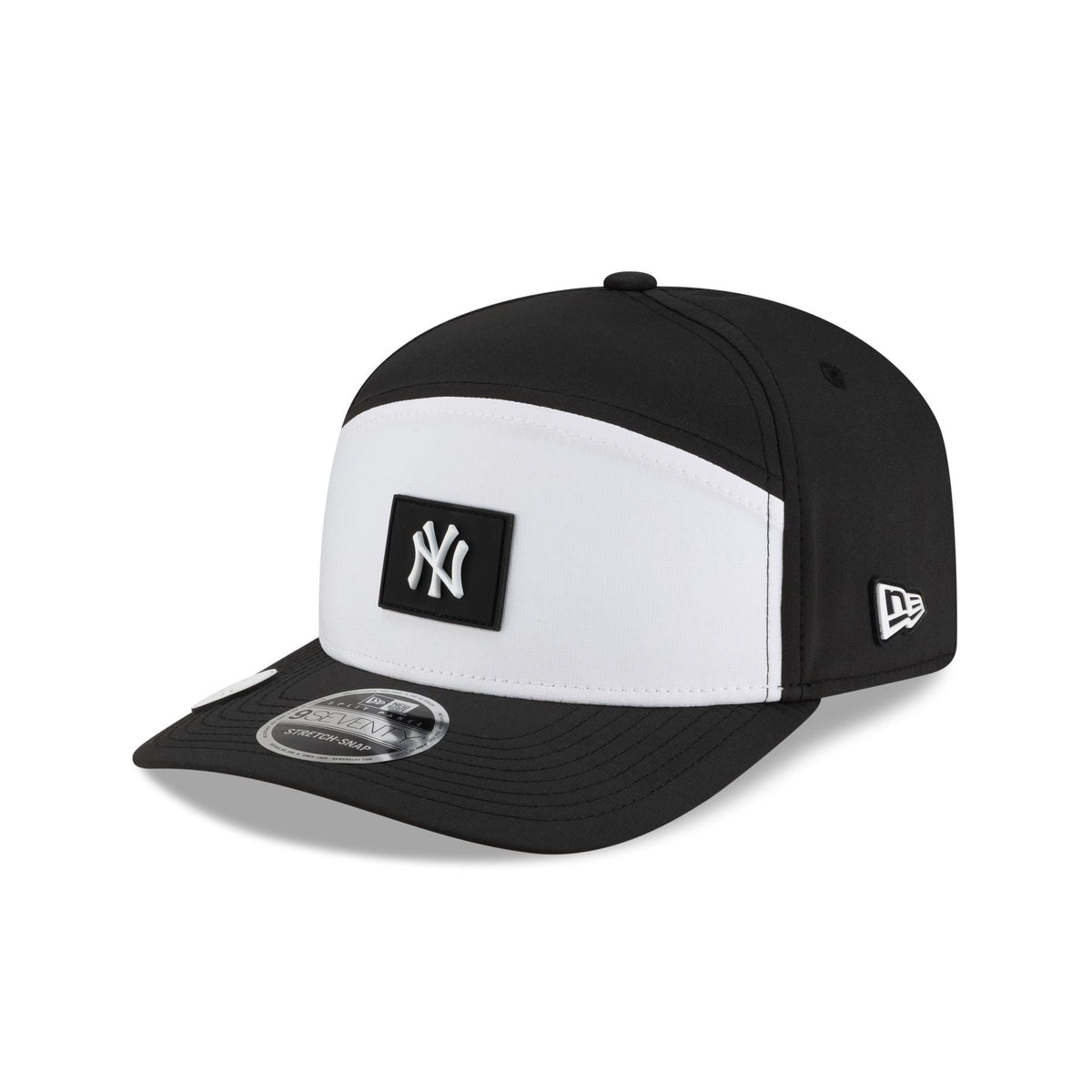 New York Yankees 2026 Clubhouse Black & White Split Panel 9SEVENTY Stretch-Snap Hat