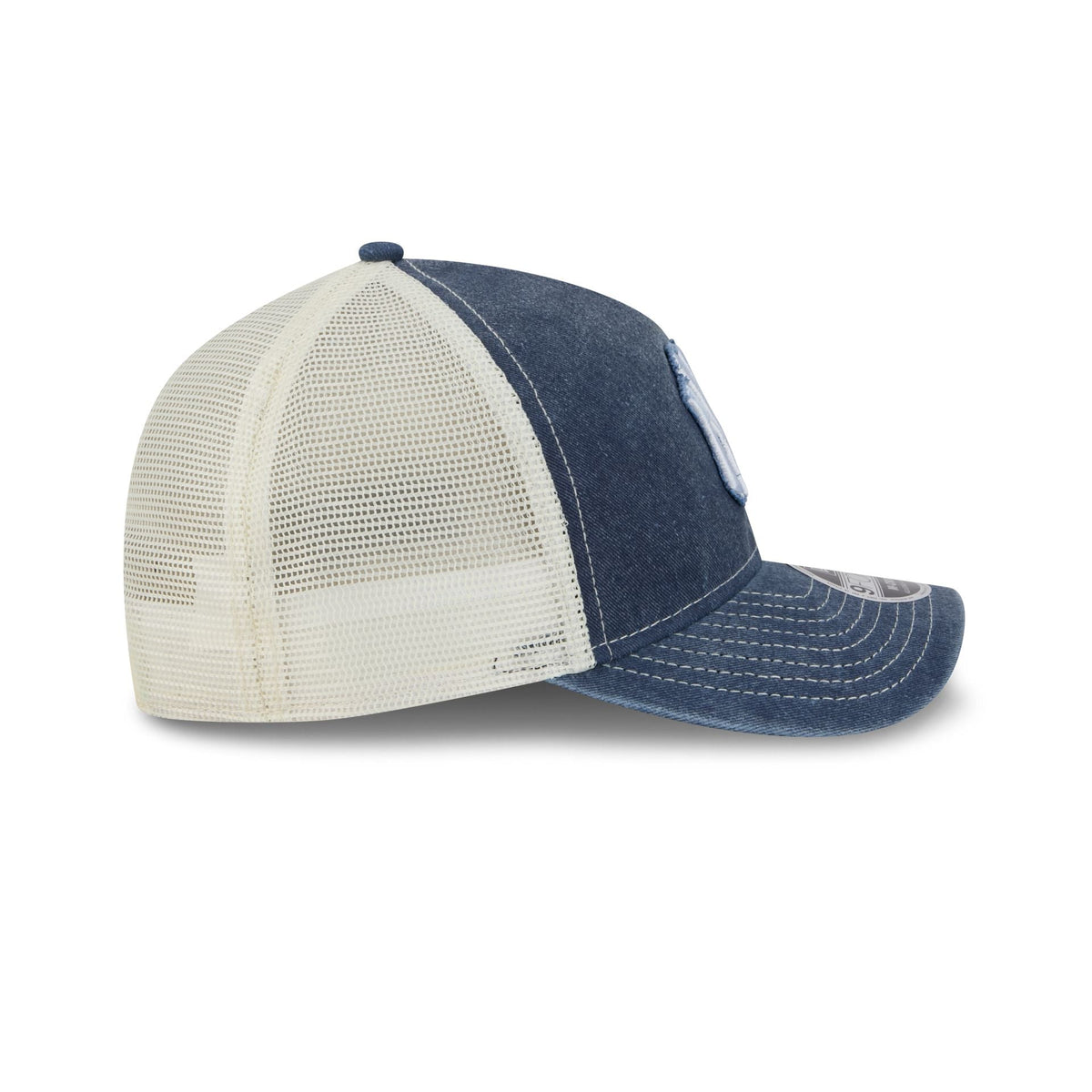New York Yankees Frayed Logo 9FORTY M-Crown A-Frame Trucker Hat